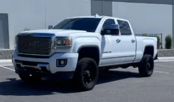 2015 GMC Sierra 2500HD Denali  – 6.6L Duramax – Pickup Truck