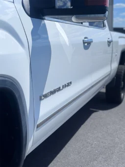 2015 GMC Sierra 2500HD Denali  – 6.6L Duramax – Pickup Truck full