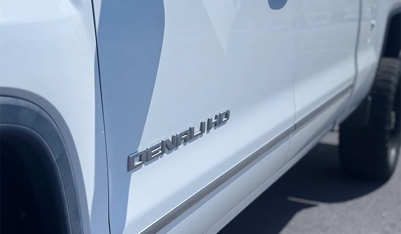 2015 GMC Sierra 2500HD Denali  – 6.6L Duramax – Pickup Truck full