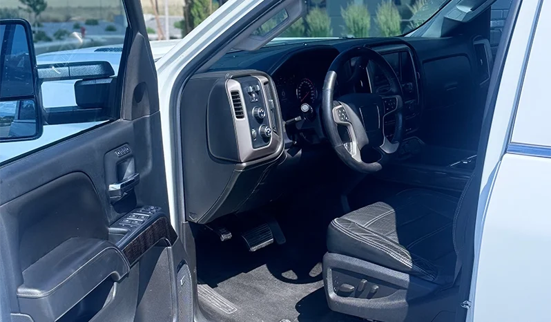 2015 GMC Sierra 2500HD Denali  – 6.6L Duramax – Pickup Truck full