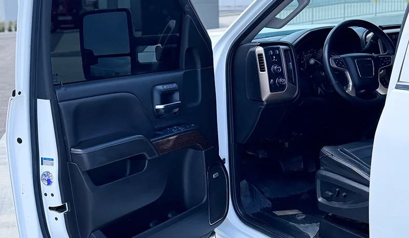 2017 GMC Sierra 2500HD Denali  – 6.6L Duramax – Pickup Truck full