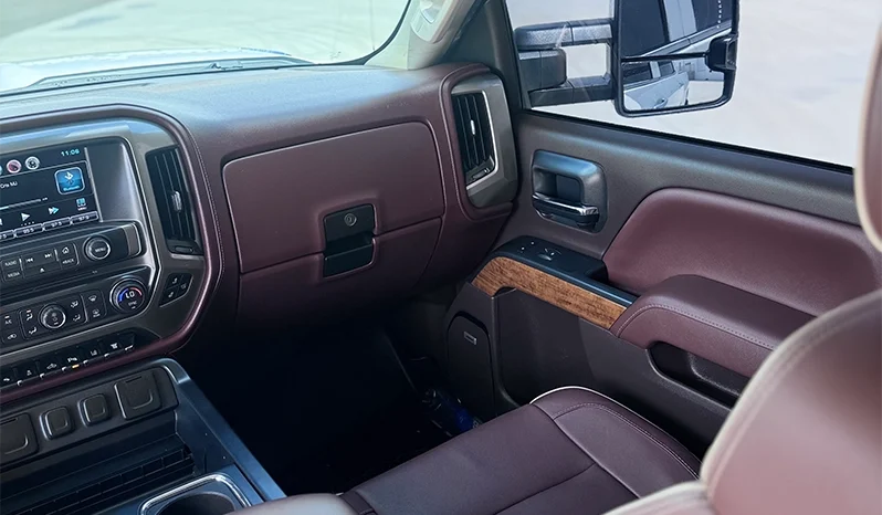 2015 Chevrolet 2500HD High Country  – 6.6L Duramax – Pickup Truck full