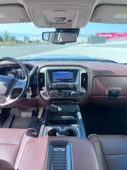 2017 Chevrolet 2500HD High Country  – 6.6L Duramax – Pickup Truck full