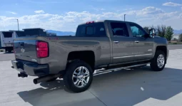 2017 Chevrolet 2500HD High Country  – 6.6L Duramax – Pickup Truck
