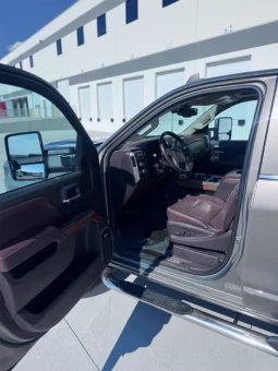 2017 Chevrolet 2500HD High Country  – 6.6L Duramax – Pickup Truck full